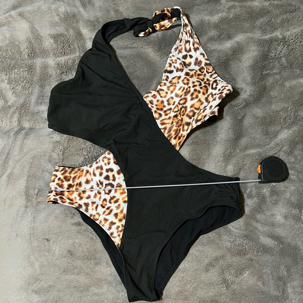 2x bathing suit, never worn